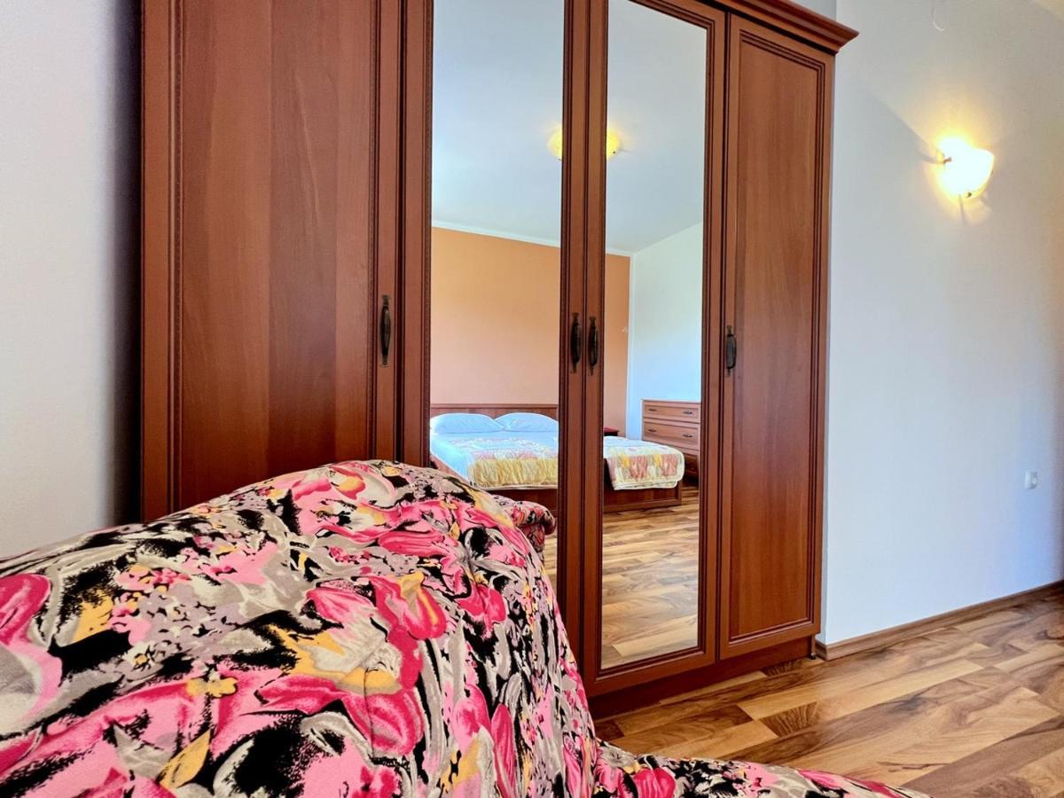 Miramar Apartments Банёл Экстерьер фото