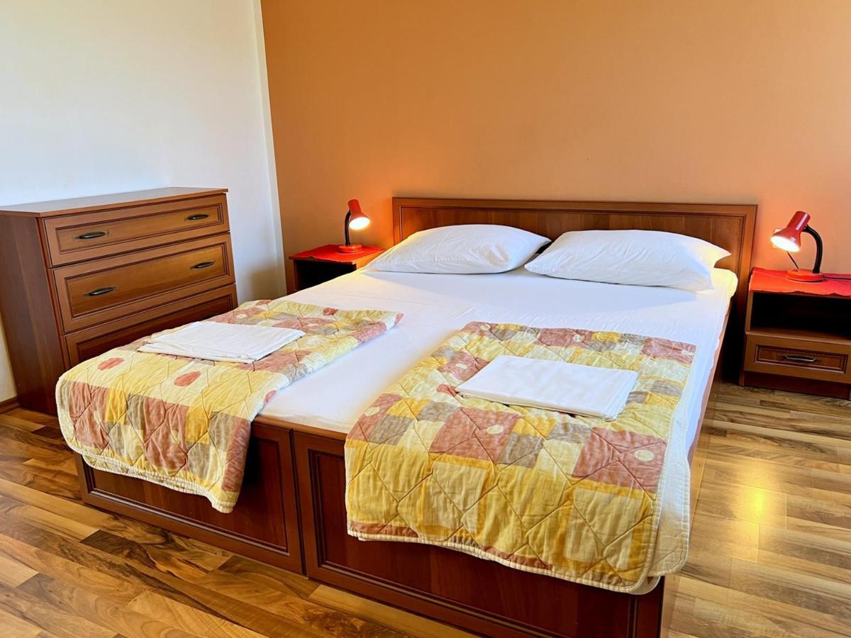 Miramar Apartments Банёл Экстерьер фото