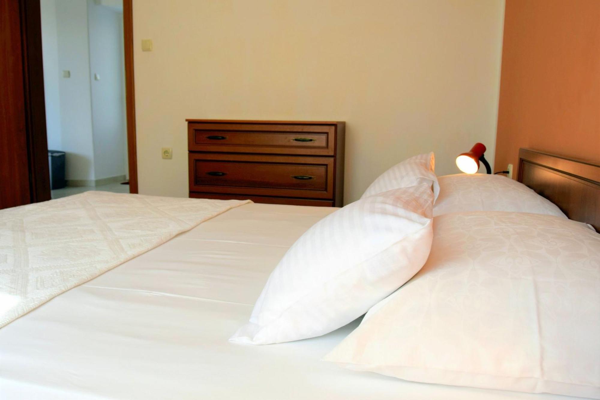 Miramar Apartments Банёл Экстерьер фото