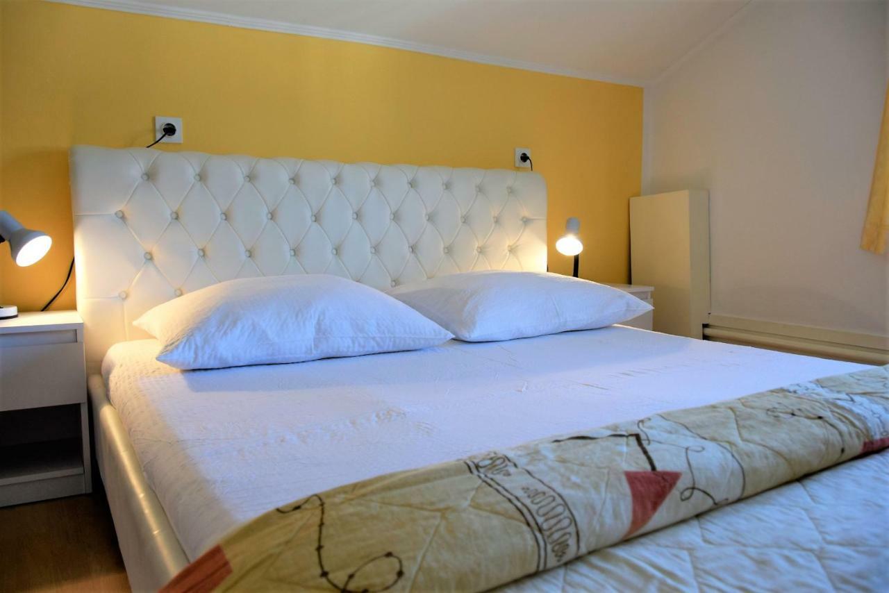 Miramar Apartments Банёл Экстерьер фото